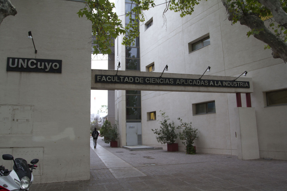 imagen La Facultad de Ciencias Aplicadas a la Industria se suma a las medidas en curso y se proyecta en la sociedad