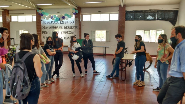 imagen Charla de Estudiantes de la FCAI en la Escuela Iaccarini