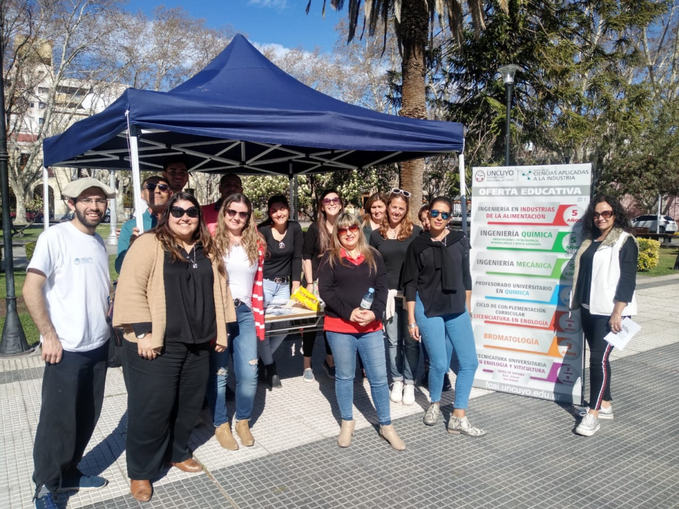 imagen Jornada de extensión y difusión del curso Introducción al Lengua de Señas Argentinas (LSA)