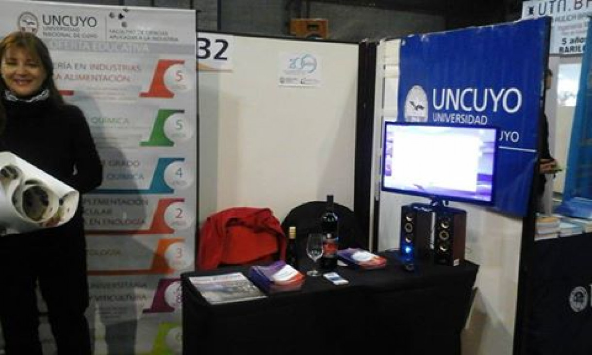 imagen La FCAI presente en la  Expo Universidad  de San Carlos de Bariloche