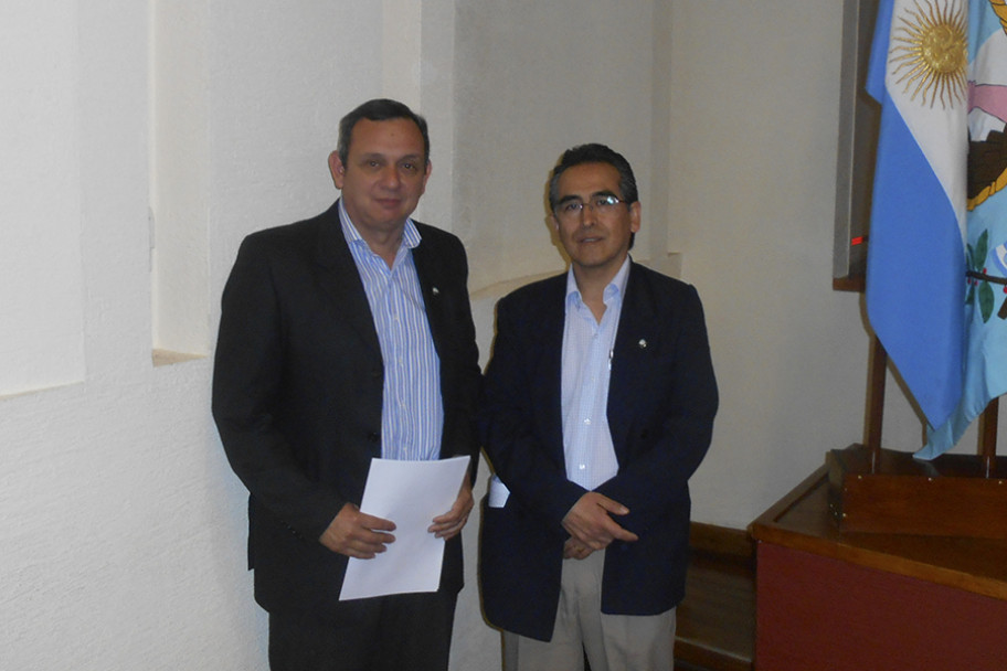 imagen El Ingeniero Jorge Vásquez Peñaranda realizó una Conferencia sobre Polímeros y Envases industriales en la FCAI
