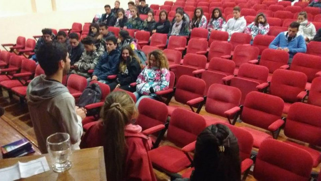 imagen Estudiantes del Colegio  Comercial Nº 1 República del Perú visitaron la FCAI