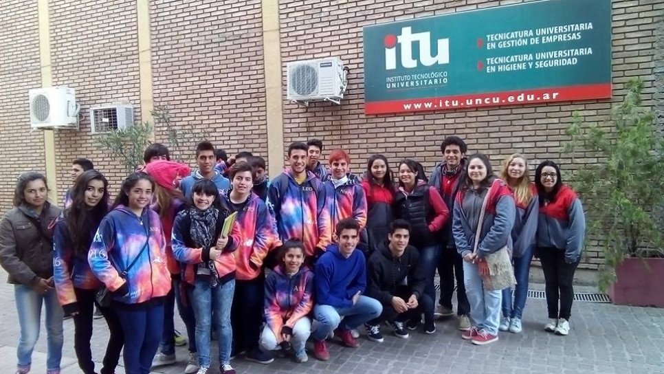 imagen Estudiantes  del Colegio Técnico Antonio Di Benedetto visitaron la FCAI