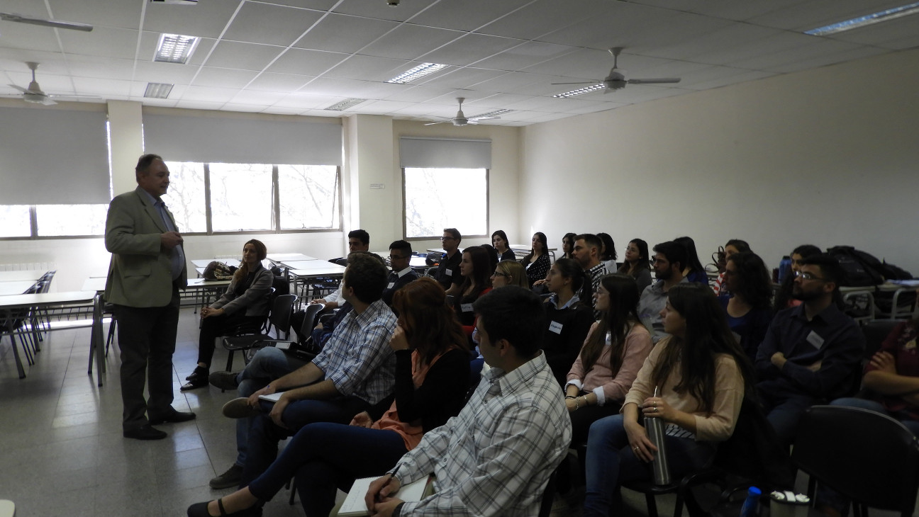 imagen  Carlos Horacio Serrano, Gerente General de Tassaroli S.A, brindó una charla en la FCAI