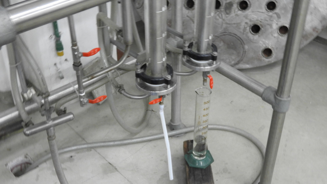 imagen Destilación de grappa en la Planta Piloto de la FCAI 