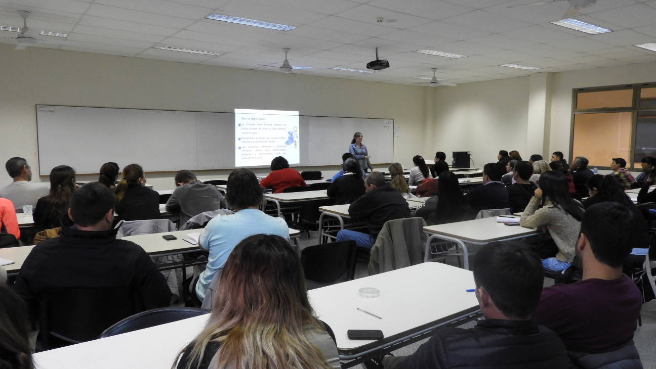 imagen Curso de Manipulación de Alimentos en la FCAI