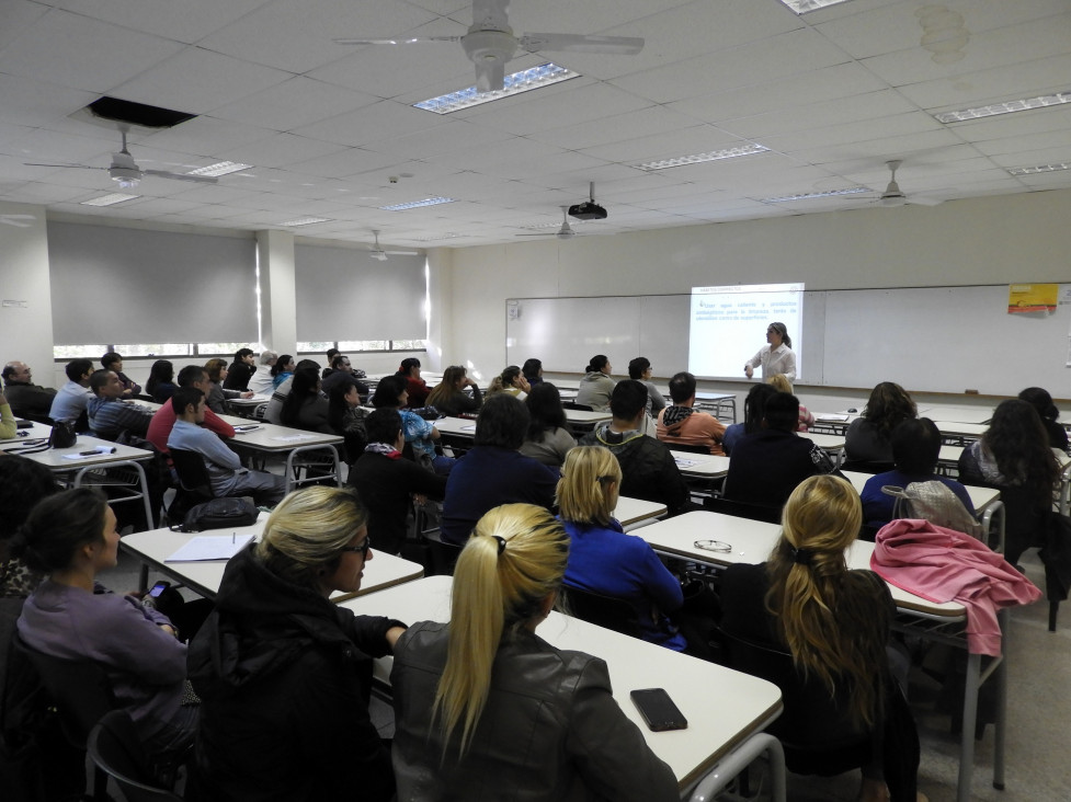 imagen Curso de Manipulación de Alimentos en la FCAI