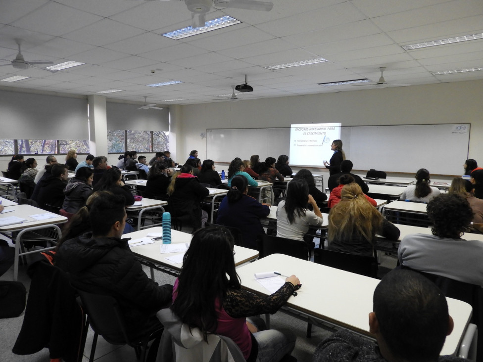 imagen Curso de Manipulación de Alimentos en la FCAI