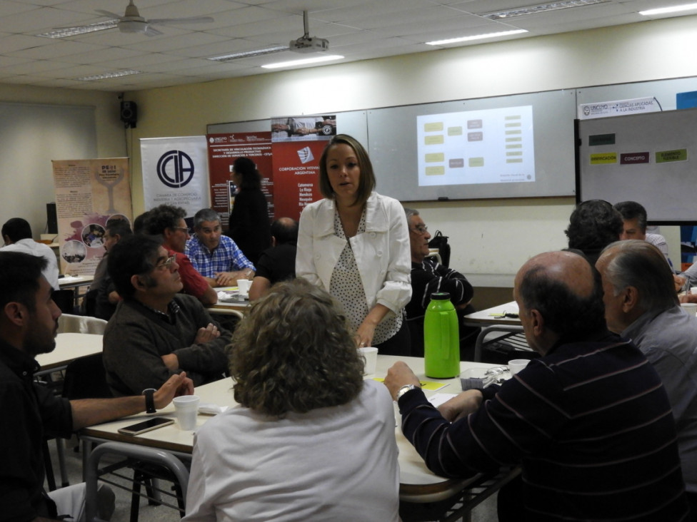 imagen Encuentro Plan Estratégico Vitivinícola San Rafael PEVI 2030 en la FCAI