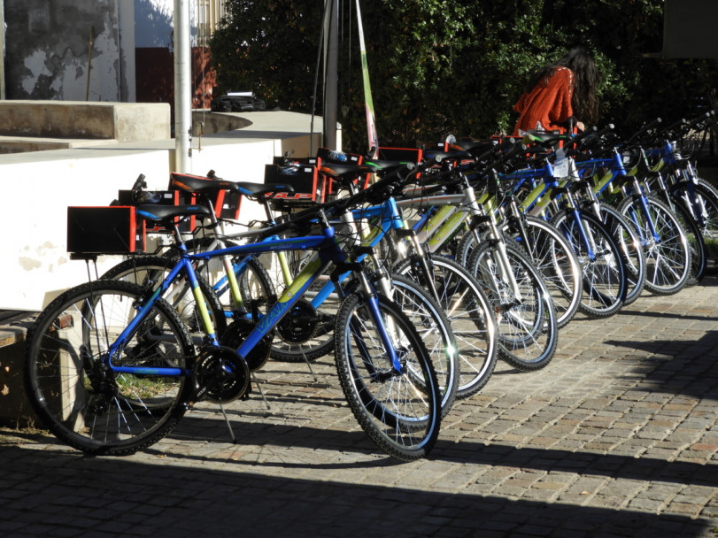 imagen Se entregaron bicicletas a estudiantes