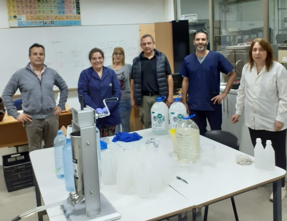 imagen Entrega de Alcohol en gel al Hospital Teodoro J. Schestakow