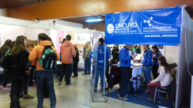 imagen La Facultad de Ciencias Aplicadas a la Industria participó de la  Expo Vocacional 2015 Neuquén 