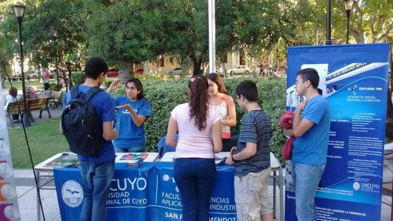 imagen Oferta Educativa en la Plaza San Martín