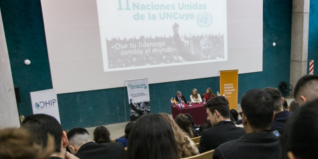 imagen Jóvenes latinoamericanos simulan Modelo de Naciones Unidas