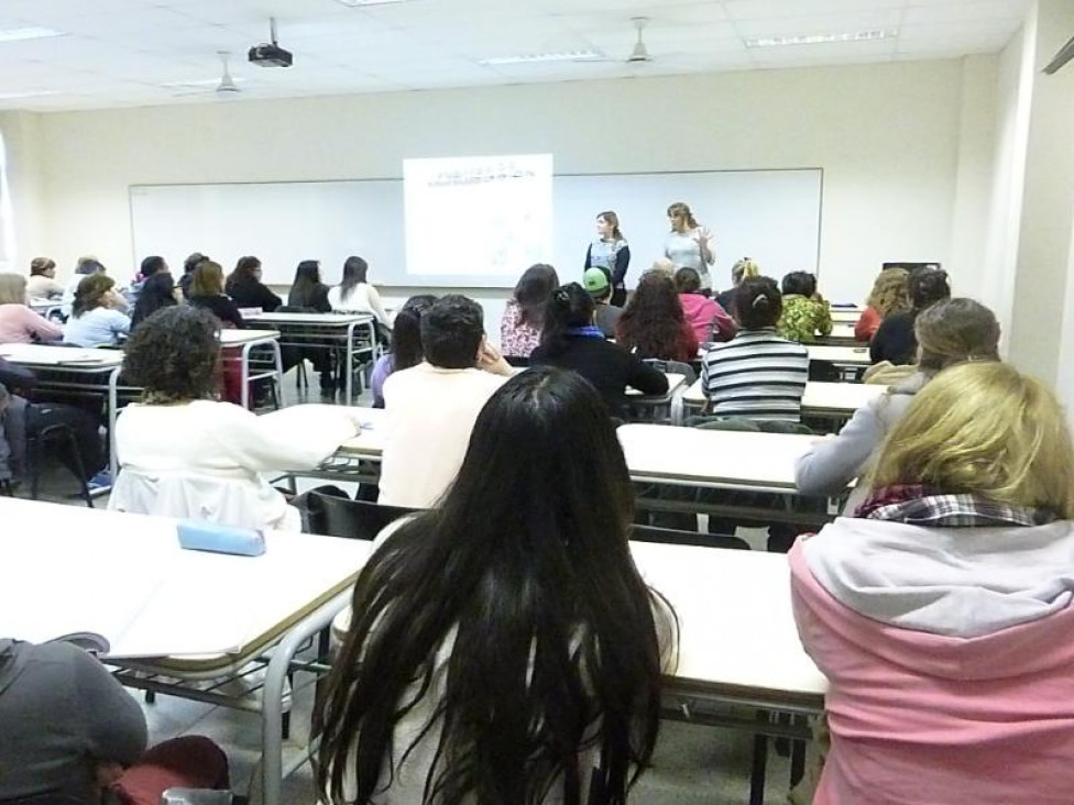 imagen Curso de Manipulación de Alimentos en la FCAI