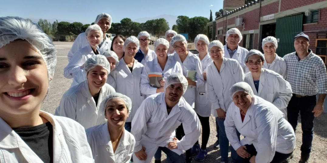 imagen Miembros de la FCAI, participaron del Taller introductorio de cata de aceite de oliva en la Facultad de Ciencias Agrarias de la UNCUYO